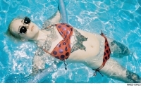 9_colleen-durkin-photography-fashion-lifestyle-fun-film-chicago-places-travel-print-published-inked-girls-jahnavi-tattoos-girls-summer-pool-polka-dots.jpg